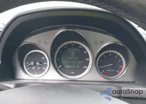 2011 Mercedes-Benz C 300 Luxury/Sport z USA, uszkodzony, nr VIN WDDGF5EB5BF636116